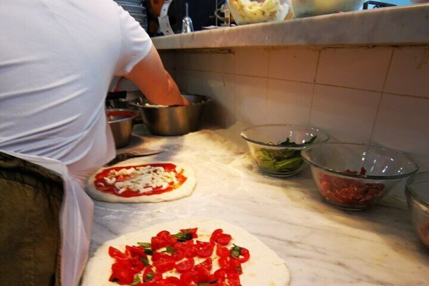 Pizza and dough lesson: choose between marinara, margherita or fried.