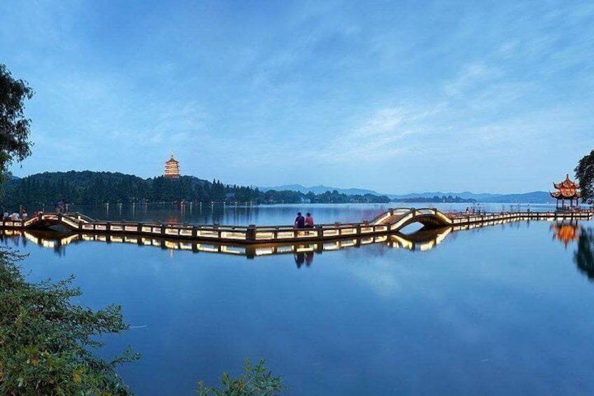 Day tour to Enjoy the Picturesque Scenery in Hangzhou