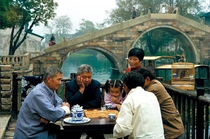 Half Day Private Tour to Wuzhen Water Town with Boat Ride from Hangzhou
