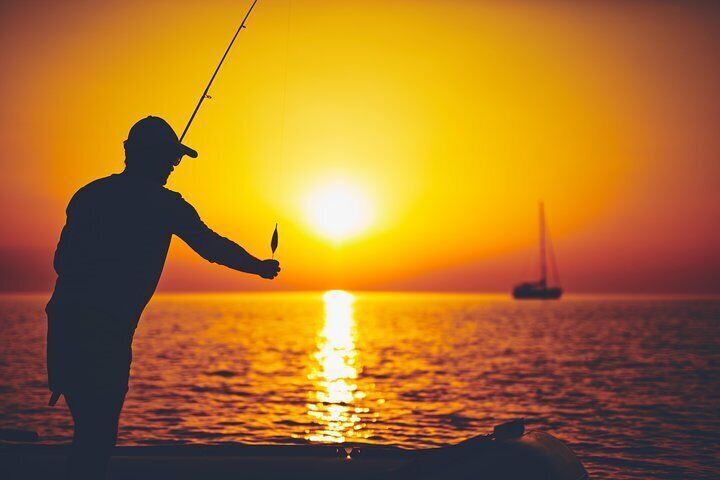 Pesca in Barca al Tramonto al Lago Trasimeno con Aperitivo o Cena