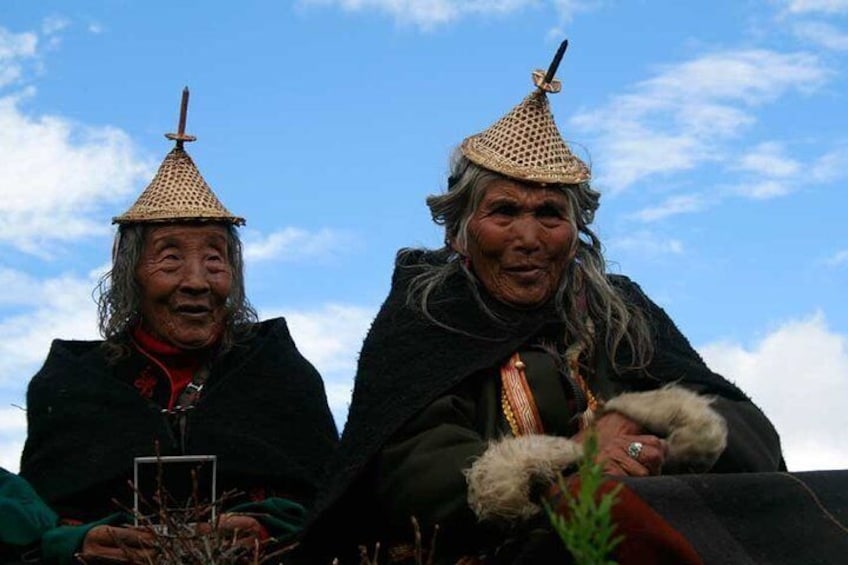 Layap with their traditional dress