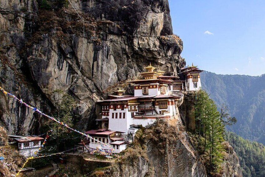 8 Days Classic Bhutan tour with easy hikes