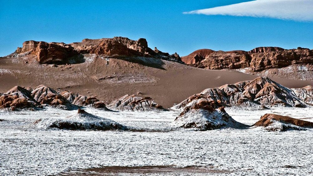 Plains and rock formations in Moon Valley