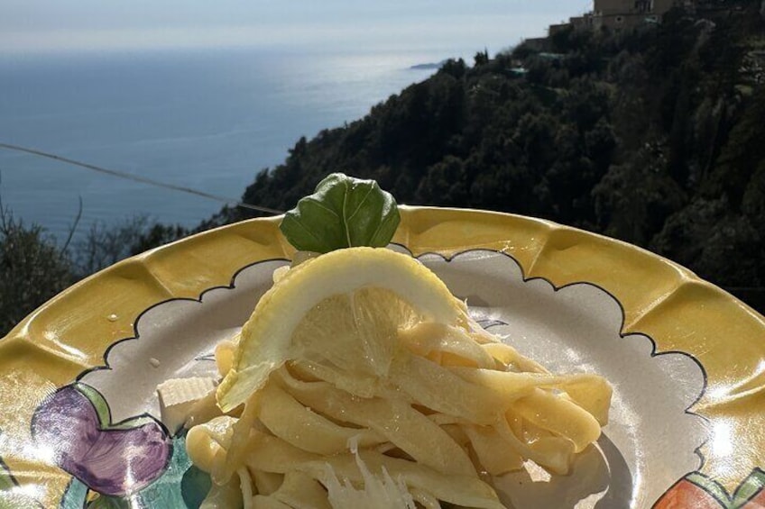 Ravioli and tagliatelle class at local's home in Positano.