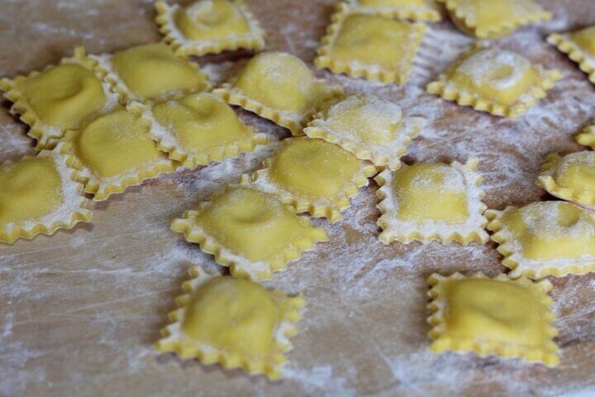 Private Pasta & Typical cake class at local's home in Positano.