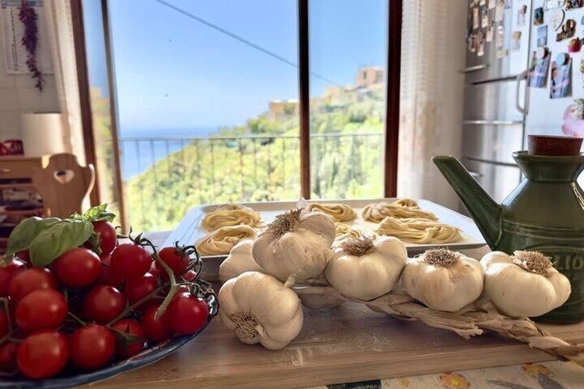 Ravioli and tagliatelle class at local's home in Positano.