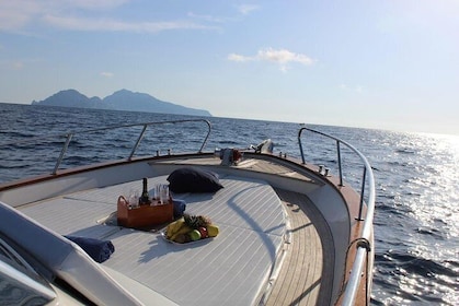 Excursión de un día en velero para grupos pequeños a Capri desde Positano