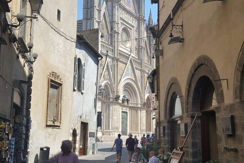 Orvieto and Civita di Bagnoregio Shorex from Civitavecchia Port