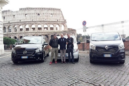 Tour in Rome in a private licensed minivan