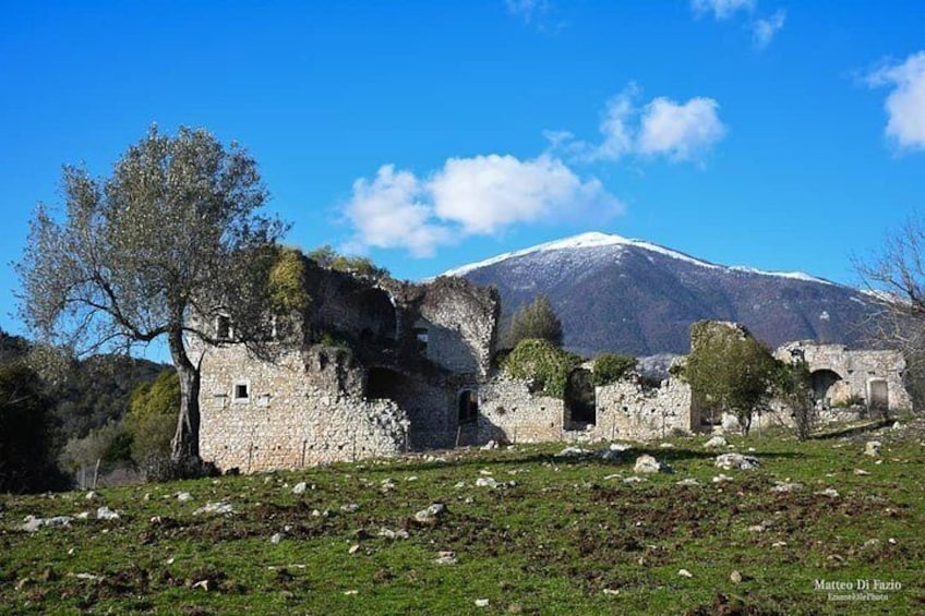 Visit of the Masseria Albaneta of Montecassino, Rocca Janula and Carro Polacco.