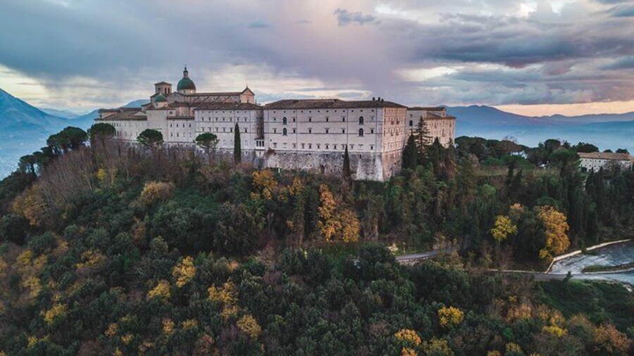 Visit of the Masseria Albaneta of Montecassino, Rocca Janula and Carro Polacco.