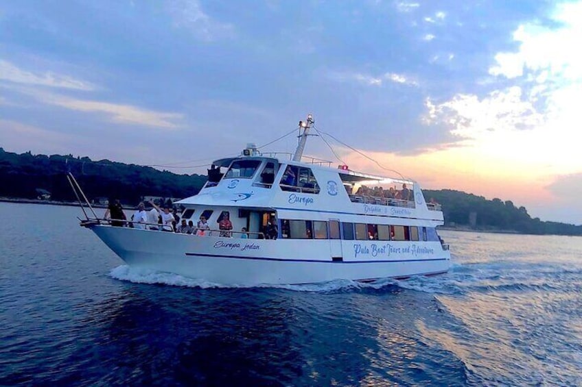 Dolphin & Sunset Cruise with Dinner & Drinks from Pula