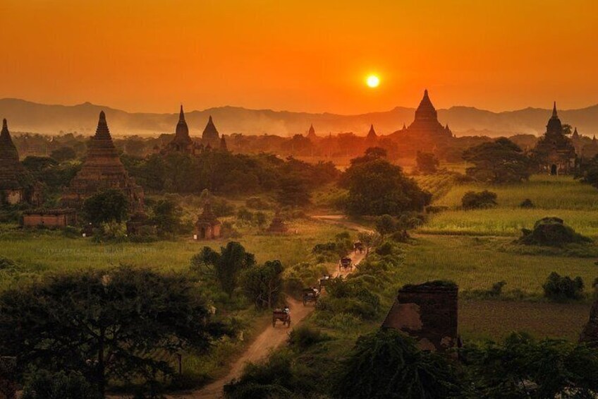 Full-Day Bagan Private Sightseeing Tour by E-Bike with Pickup