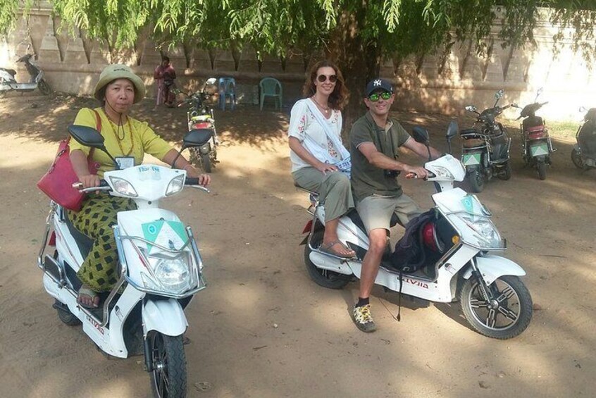 Full-Day Bagan Private Sightseeing Tour by E-Bike with Pickup