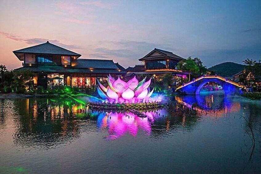 Private Night Tour of Nianhua Bay with Light Show and Dinner from Wuxi