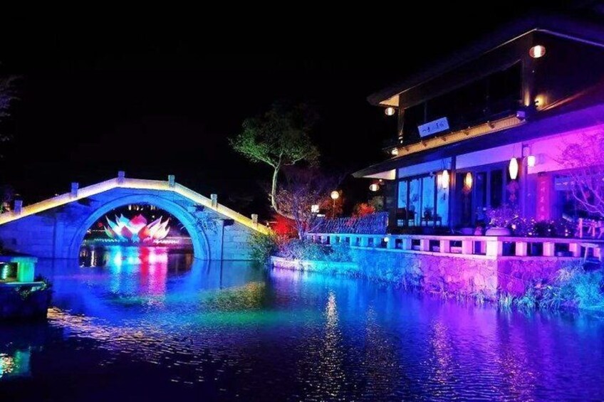 Private Night Tour of Nianhua Bay with Light Show and Dinner from Wuxi