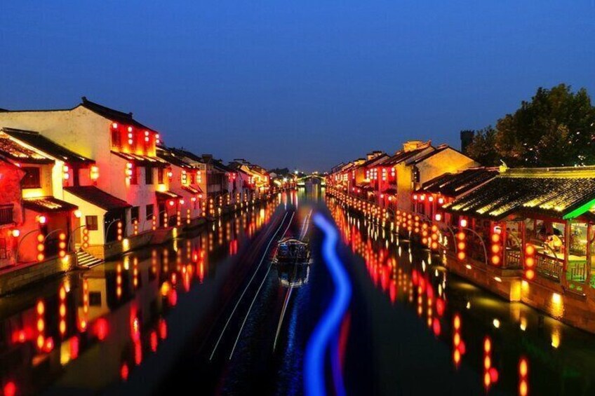 Private Night Tour of Wuxi Taihu Lake with Ferries Wheel and Nanchang Old Street