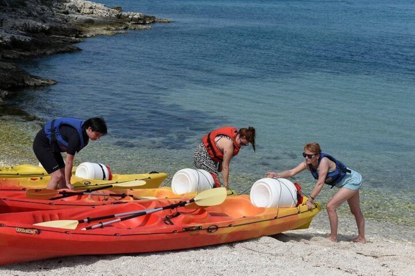 Sea kayaking route Postira - Lovrečina (St.Lovre, archaeological site)