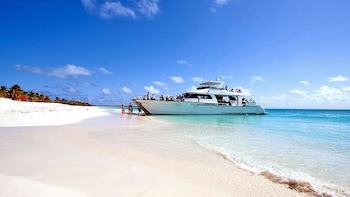Antigua Power Catamaran Cruise with Lunch