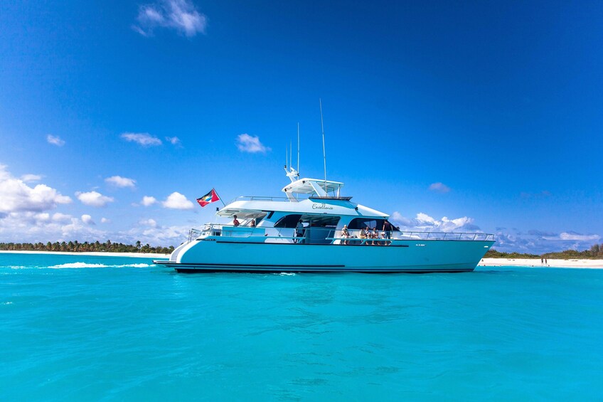 explorer catamaran antigua