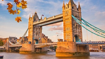 Tower Bridge Ticket & Hop-On-Hop-Off River Cruise