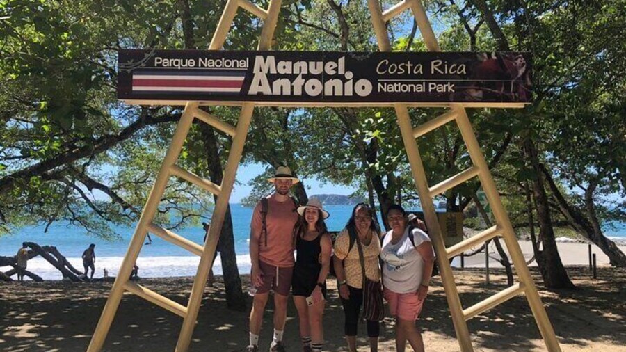 4-Days Arenal Volcano Tabacon Resort- Tortuguero - Monteverde - Manuel Antonio