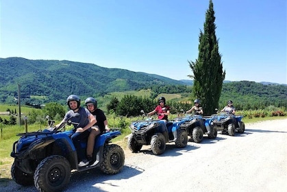 Aventure Quad Tour ATV dans le Chianti. Déjeuner et dégustation de vin