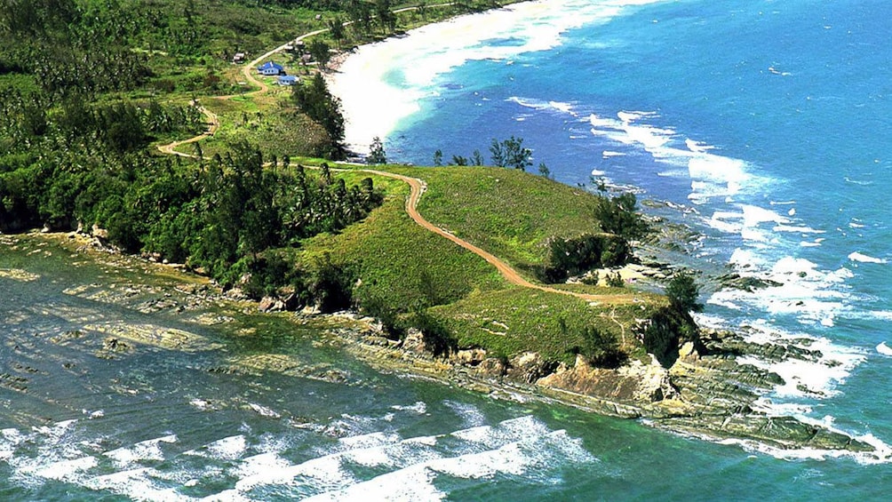 a winding trail to the beach cliffside in Kota Kinabalu