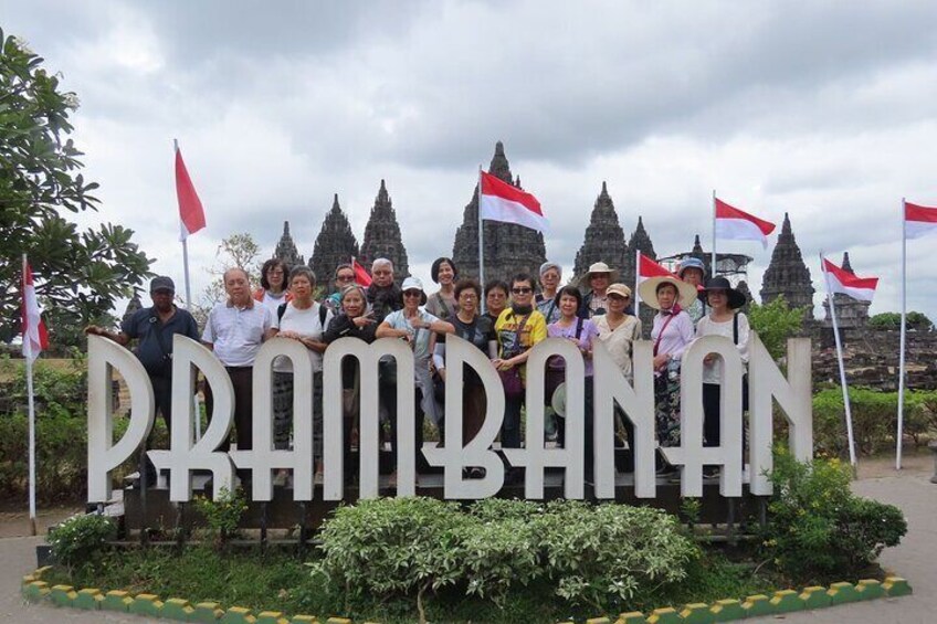 Borobudur & Prambanan temple with English/France/Italian guide