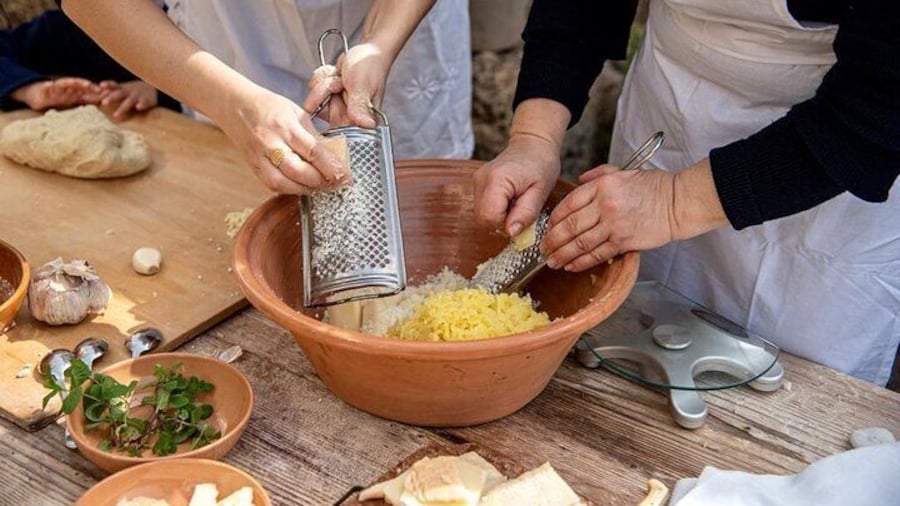 Cagliari Private Shore Excursion: Traditional Cooking Class with Lunch