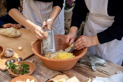 Cagliari Private Shore Excursion: Traditional Cooking Class with Lunch