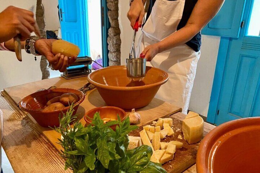 Cagliari Private Shore Excursion: Traditional Cooking Class with Lunch 