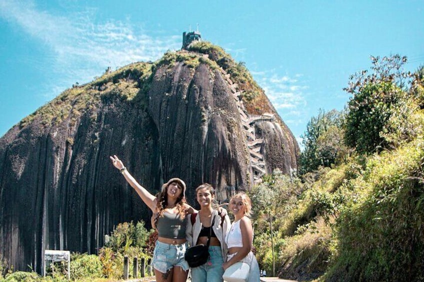 Guatapé Lake on a Boat + El Peñol Rock Hike Day Tour + Lunch Included