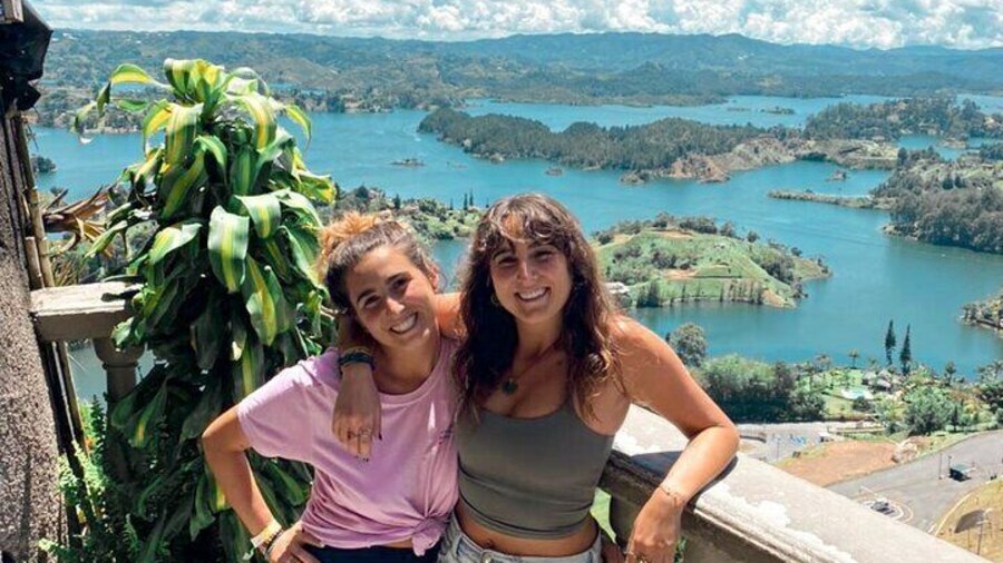 Guatapé Lake on a Boat + El Peñol Rock Hike Day Tour + Lunch Included