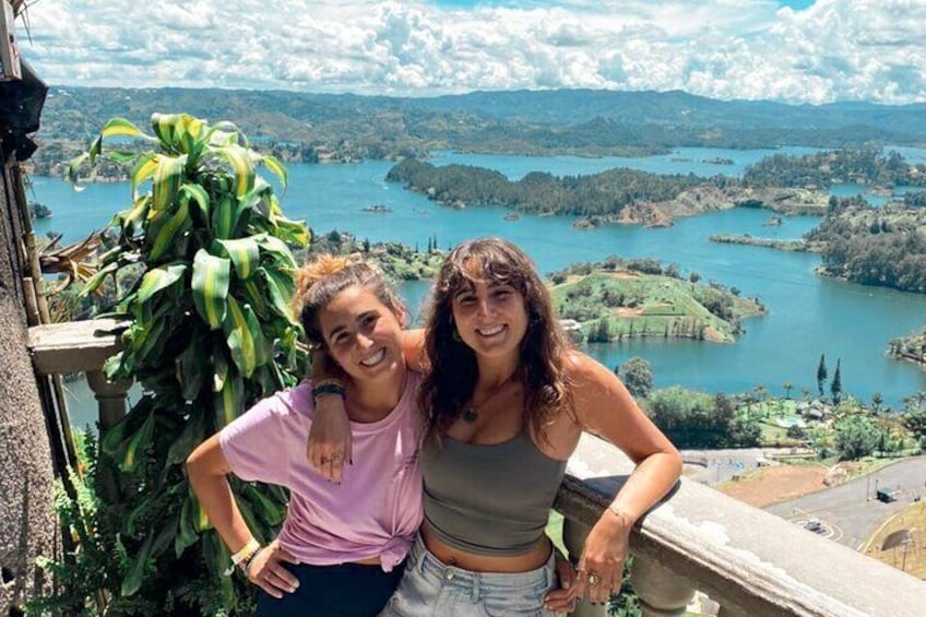 Guatapé Lake on a Boat + El Peñol Rock Hike Day Tour + Lunch Included