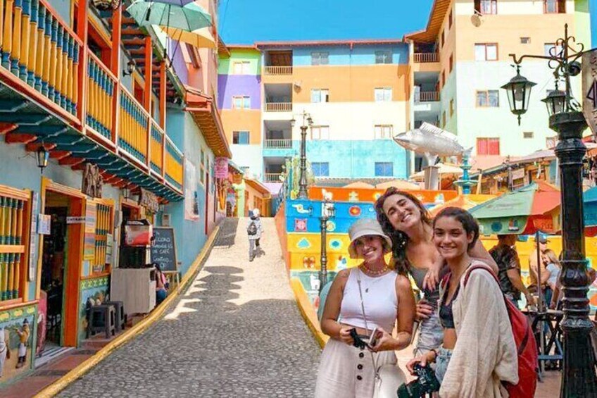 Guatapé Lake on a Boat + El Peñol Rock Hike Day Tour + Lunch Included
