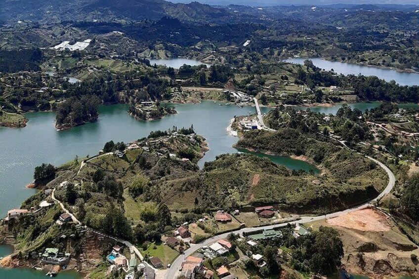 Guatapé Lake on a Boat + El Peñol Rock Hike Day Tour + Lunch Included