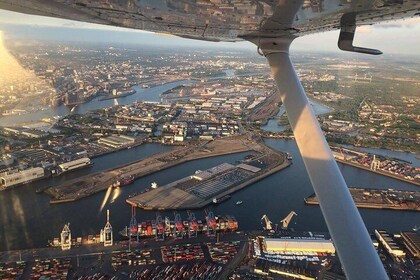 Private Sightseeing Flight Over Hamburg