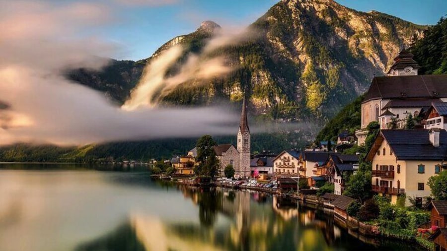 Private Day Tour of Salzburg, Hallstatt and Melk from Vienna