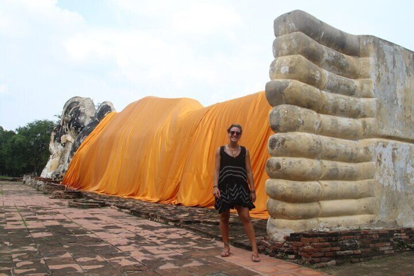 Explore Ayutthaya's iconic landmarks, including Wat Mahathat, Wat Yai Chai Mongkhon, the Ayutthaya Floating Market