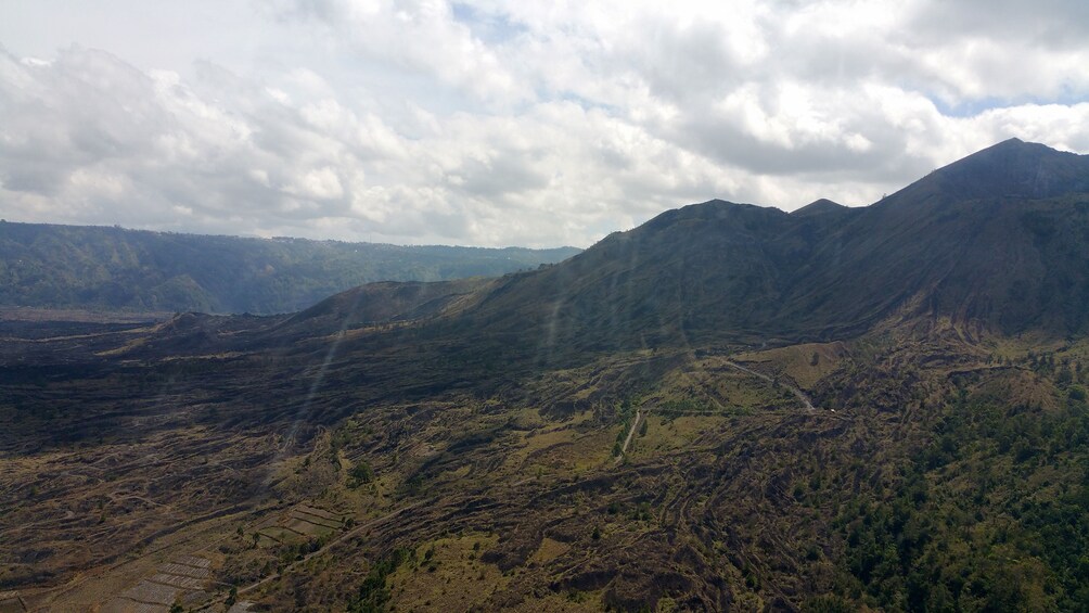 Tampilkan item 5 dari 5. view of the green and mountainous landscape in Bali