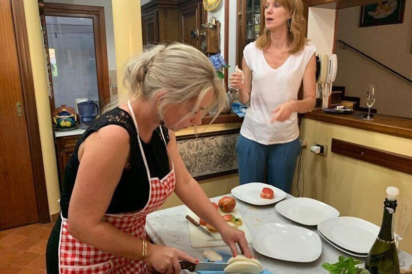 Kim learns to make Neapolitan fried small pizzas