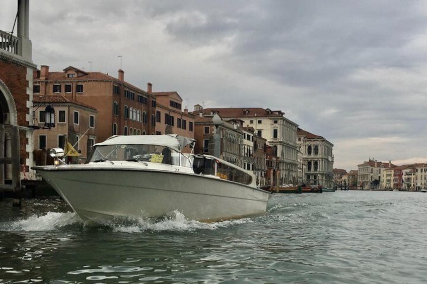 Private boat transfer from hotels in Venice to the Cruise Terminal