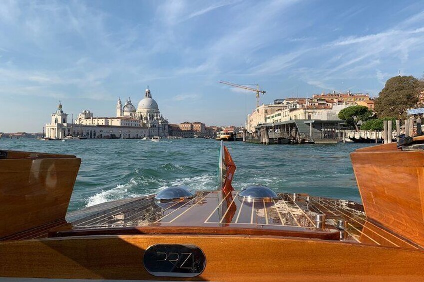 Private boat transfer from hotels in Venice to the Cruise Terminal