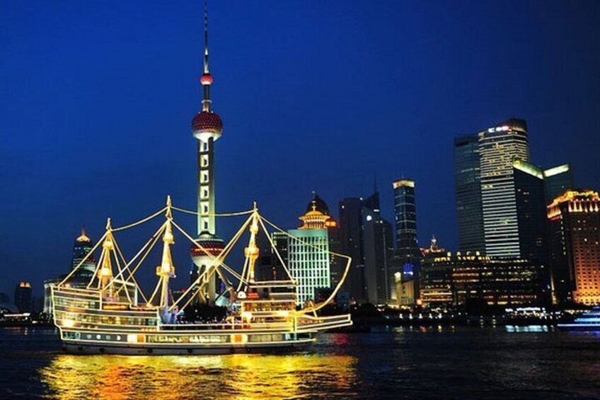 Private Shanghai Night River Cruise and Hot Pot Dining Experience