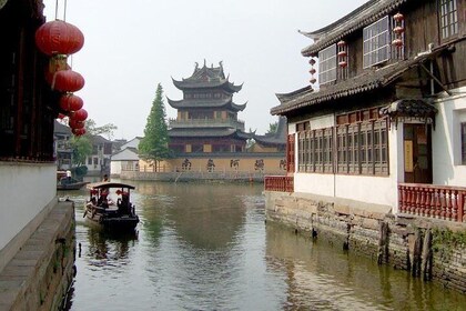 Private Tour: Zhujiajiao Water Village Half Day Tour