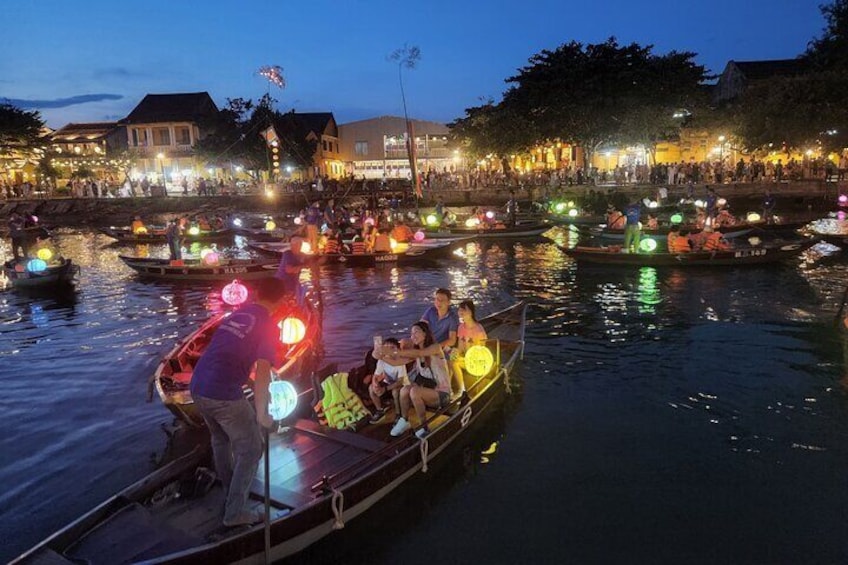  Hoi An Ancient City-Riverboat Ride & Night Market- Private Tour 