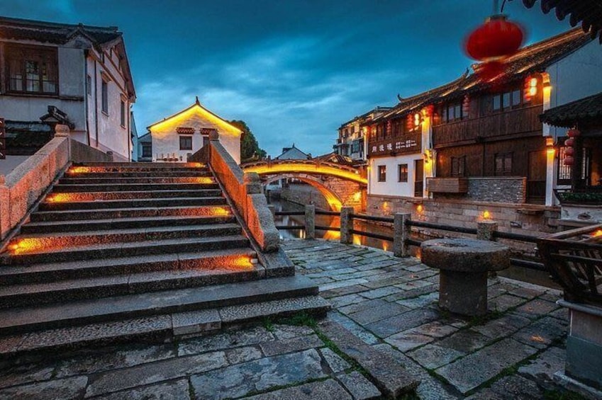 Fengjing and Xitang Water Town Private Day Tour from Shanghai with Boat Ride