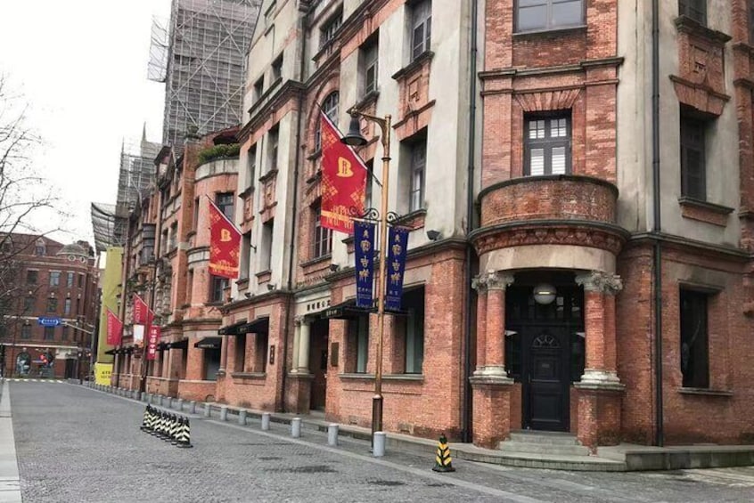 Shanghai Private Tour of Jewish Refugees Museum and Cruise on Huangpu River