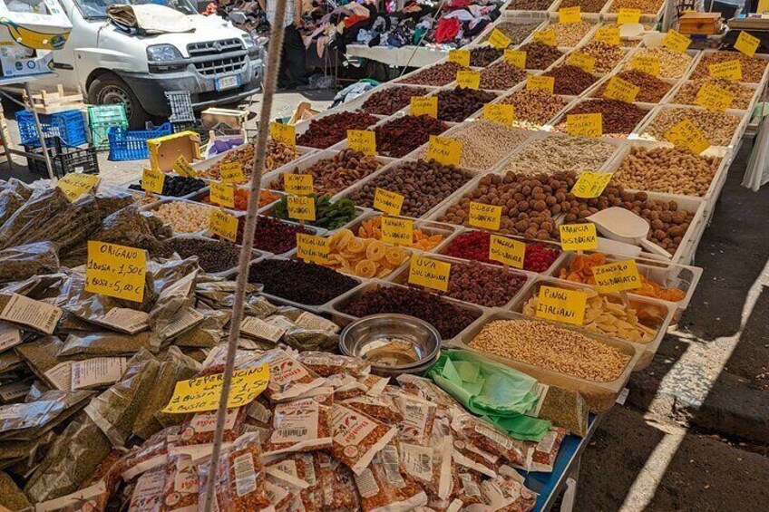 The historical market "Fera 'O Luni"